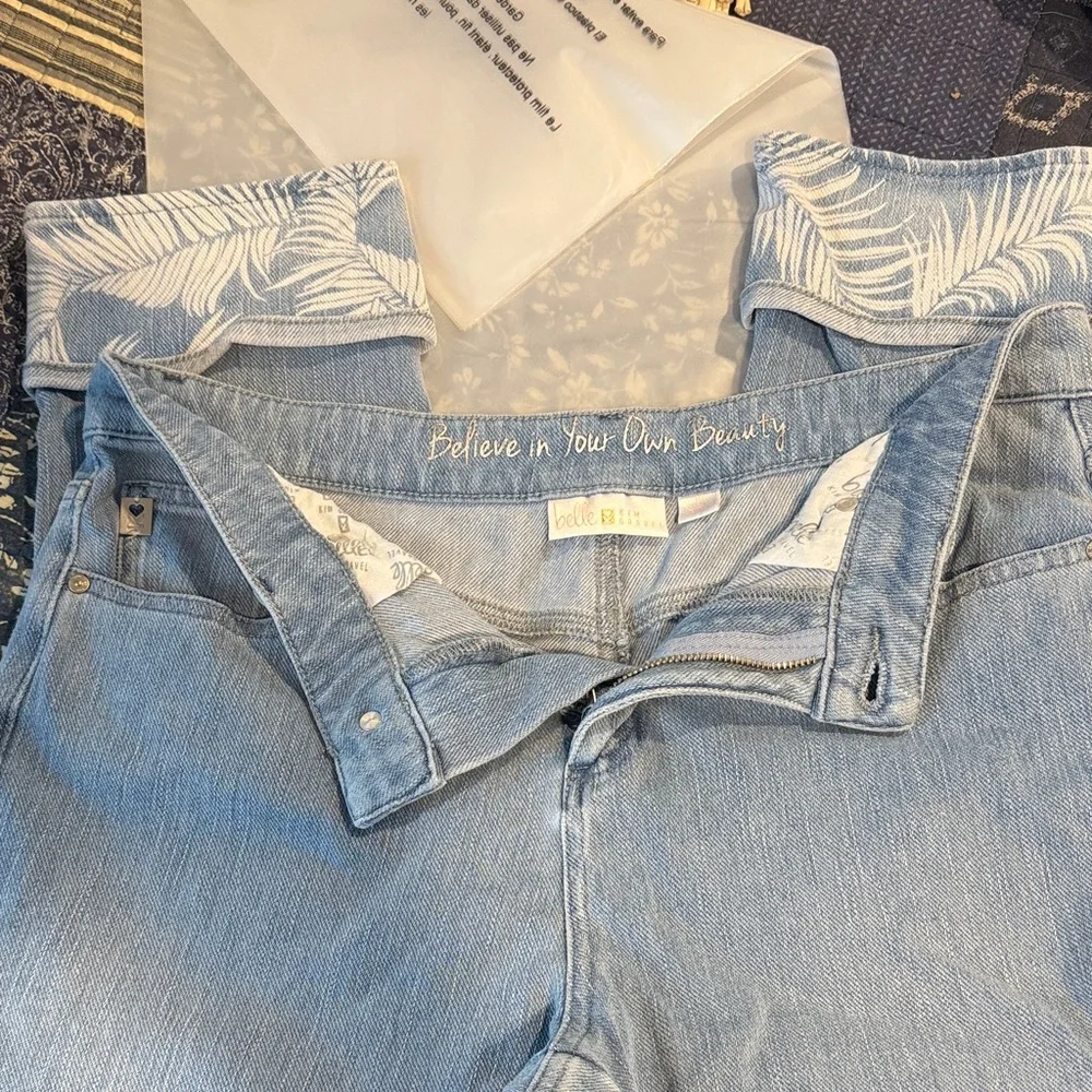 Belle by Kim Gravel Light Blue Women's Cropped Jeans NWOT - Picture 1 of 3